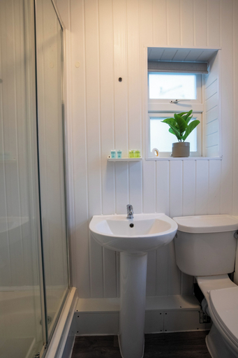 Bathroom 3, Airport Lodge, Birmingham