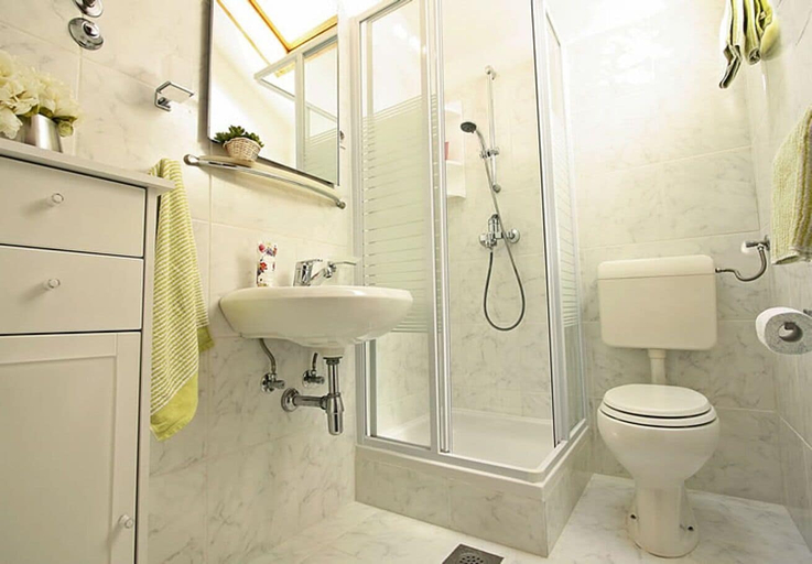 Bathroom 3, House Ivi, Supetar