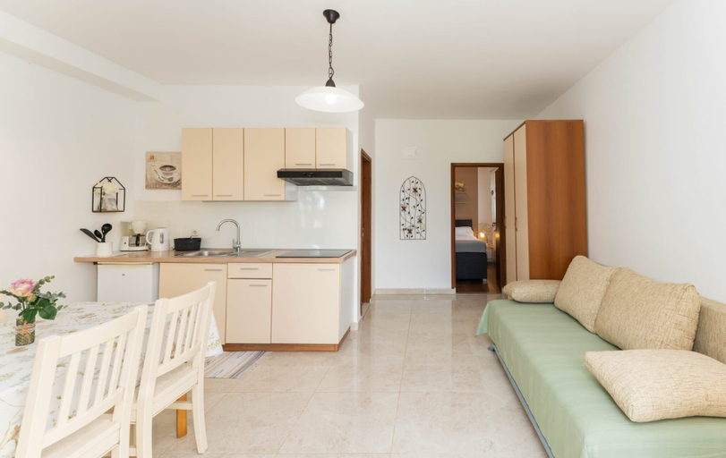 Others 4, Apartment San, Povljane