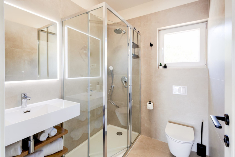 Bathroom 5, House Vrsinka, Marina