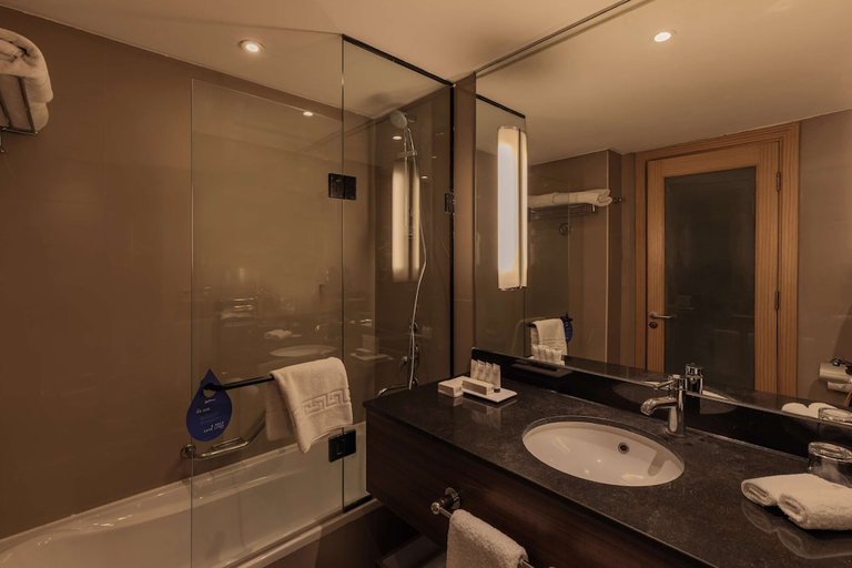 Bathroom 4, Radisson Blu Heliopolis, An-Nuzhah