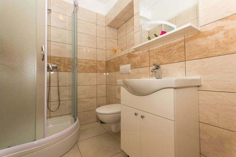 Bathroom, Apartment Bareta, Okrug