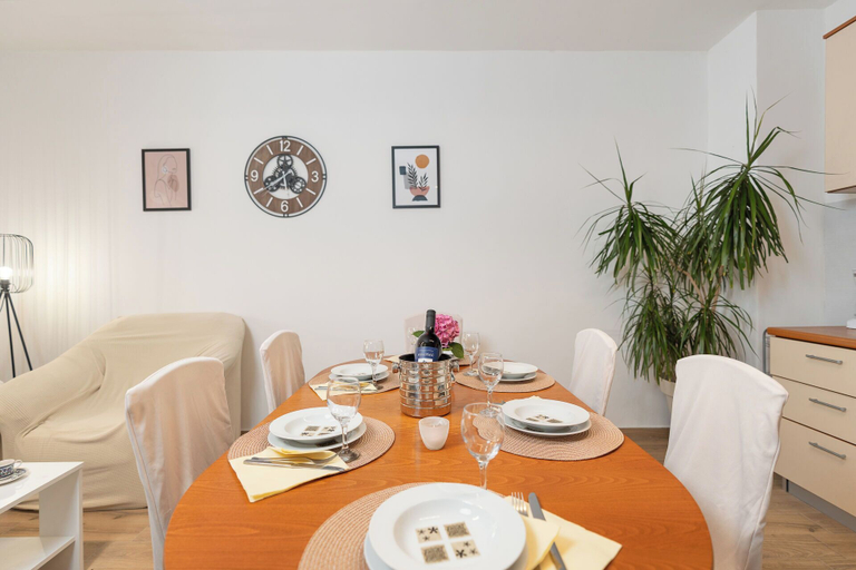 Dining 2, House Providenca, Novigrad