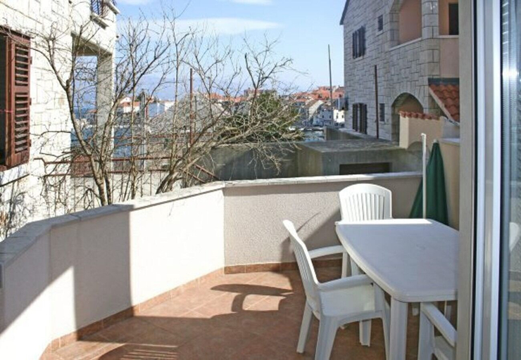 Others 3, Apartments Paulina, Postira