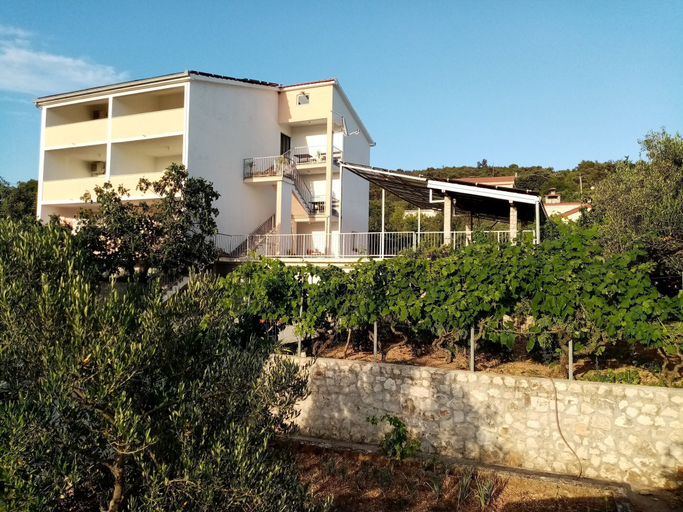 Courtyard 5, Apartments Nar, Marina