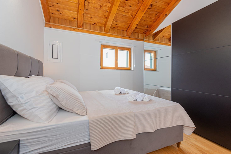 Room 2, Villa V4 With Pool, Vodice