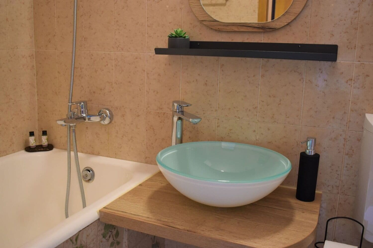 Bathroom 3, Apartments Frama, Bol