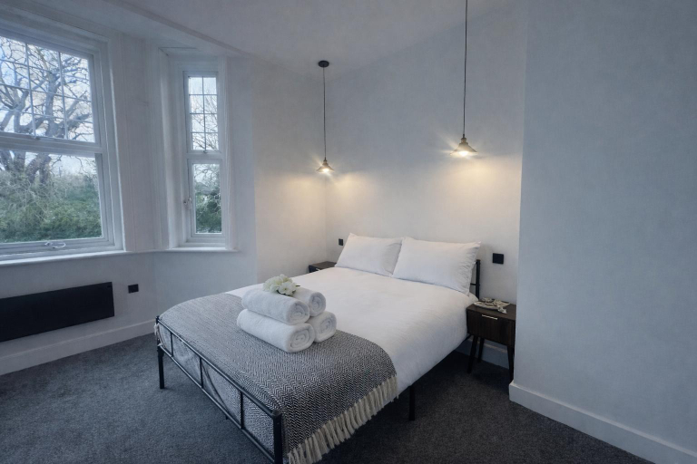 Bedroom 2, Dippen Hall Signature Apartment - Minutes From LGW, Surrey