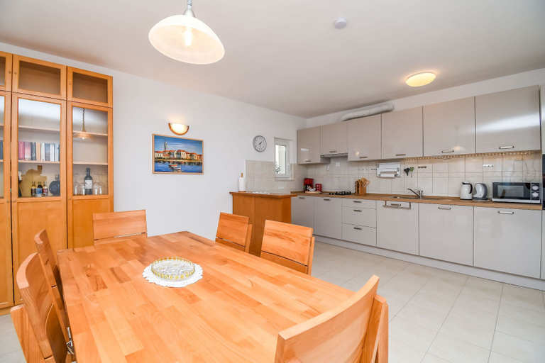 Dining 4, Apartment Live, Seget