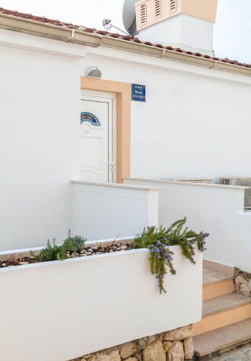 Courtyard, Apartment Branka, Podstrana