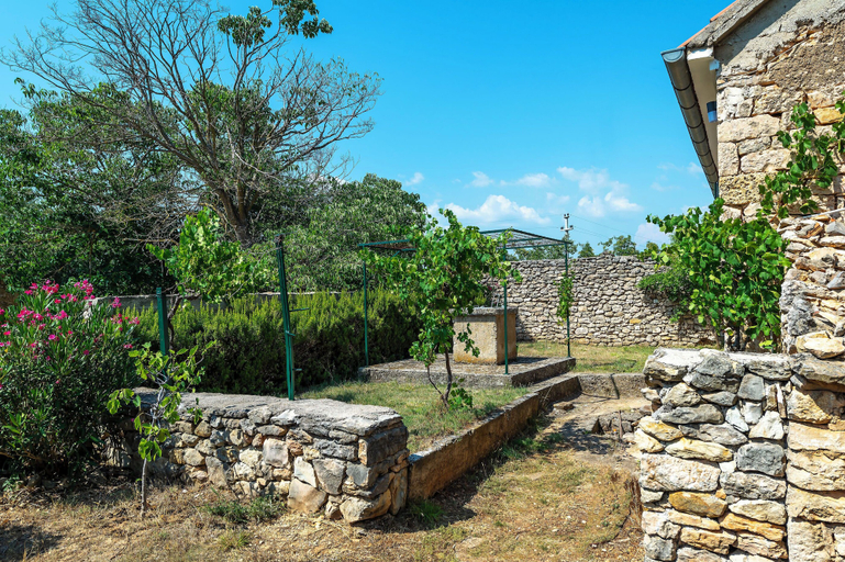 Garden 3, House Stika, Skradin