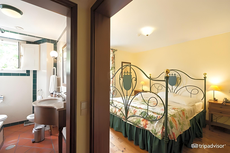 Bedroom 2, Lawrences Hotel, Sintra