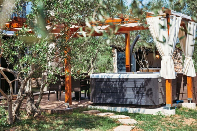 Spa 3, House Stone House With Jacuzzi, Preko
