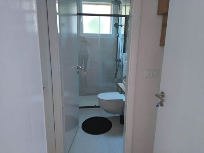 Bathroom 2, Apartments and Rooms Ref, Selca