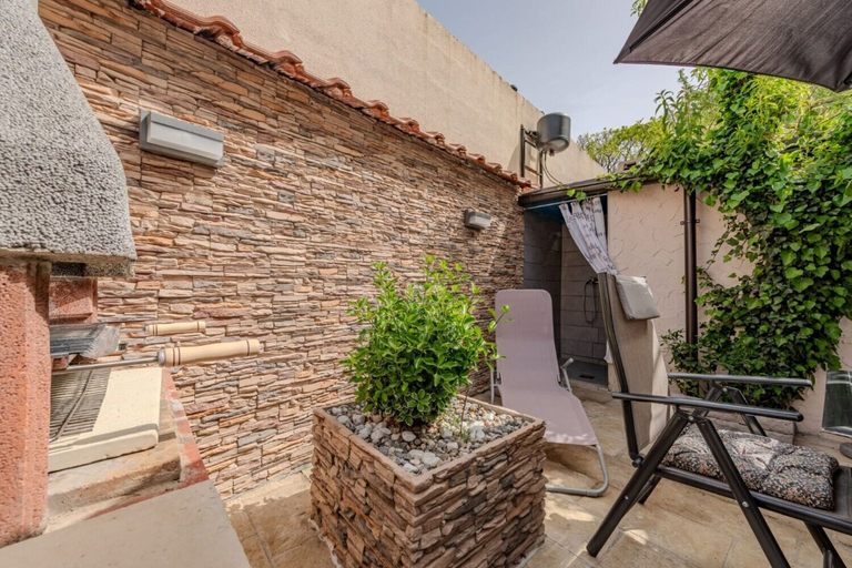 Courtyard 5, Apartments Mil, Karlobag