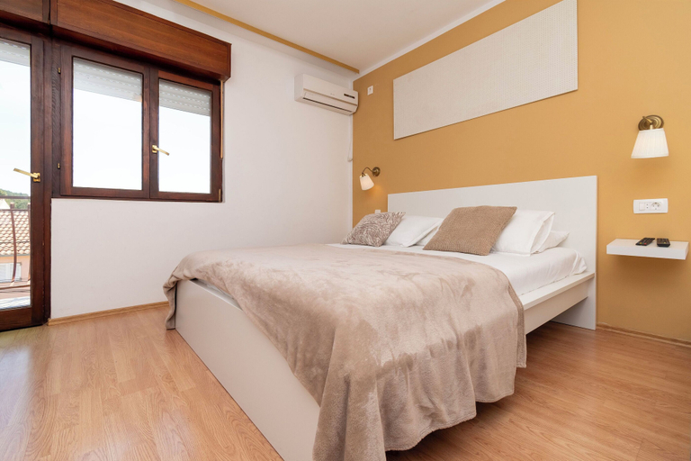 Room 4, Apartments Pera, Marina