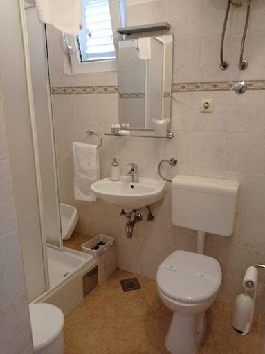Bathroom 3, Apartments Dariana, Makarska