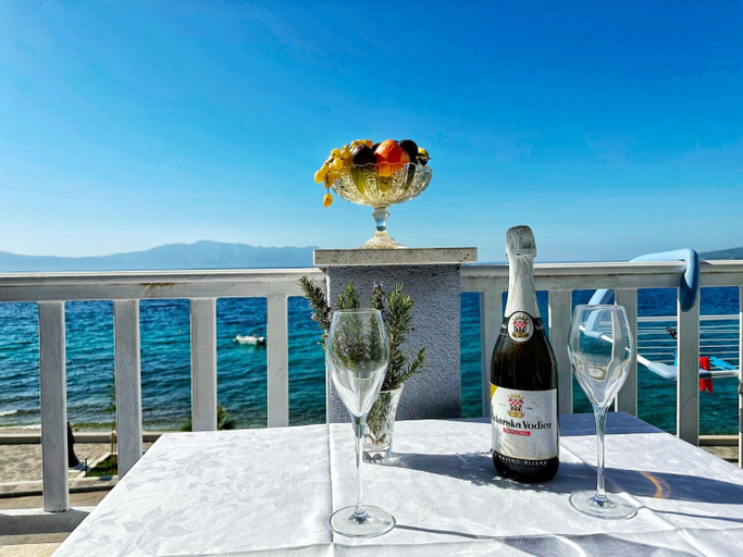 Food & Drinks, Apartments Tomo, Gradac