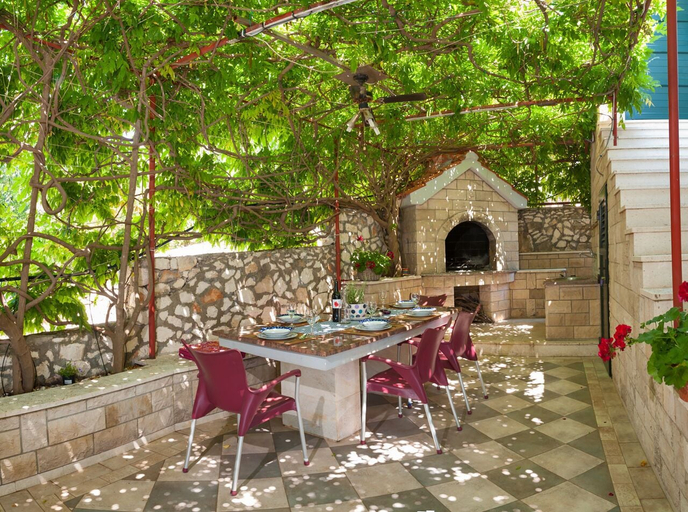 Food & Drinks, House Lucmar, Rogoznica