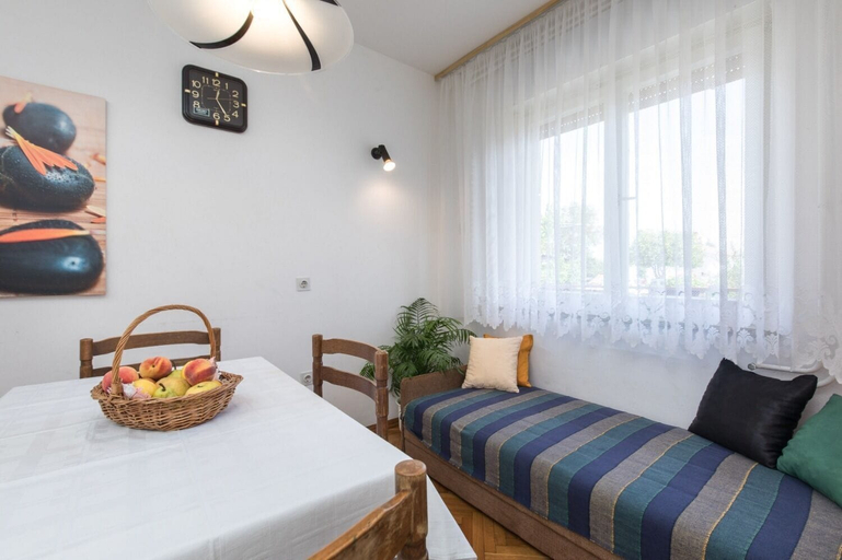 Others 5, Apartments Kate, Malinska-Dubašnica