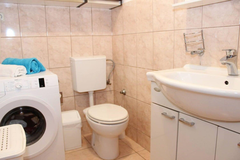 Bathroom 4, Apartments Lucia, Supetar