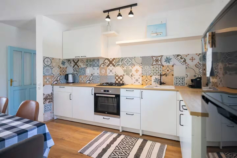 Others 2, House Srica, Biograd na Moru