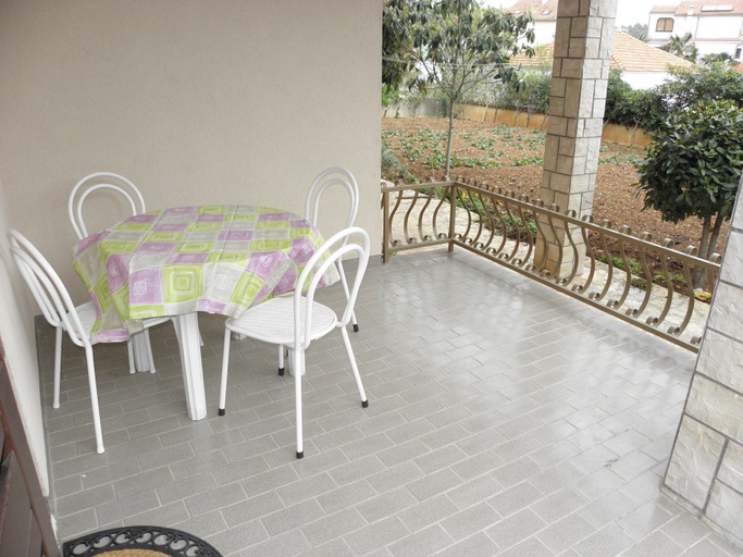 Others 4, Apartments Ruzica, Tisno