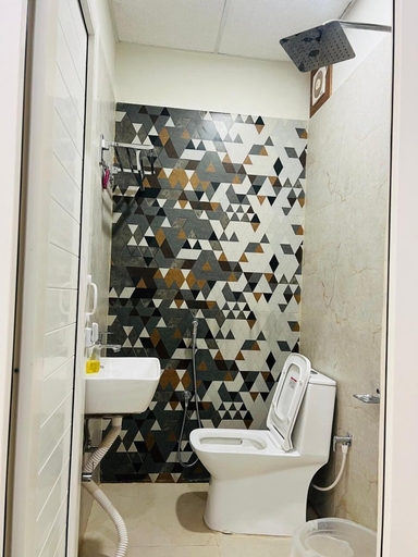Bathroom 3, Hotel SS Royal, Lucknow