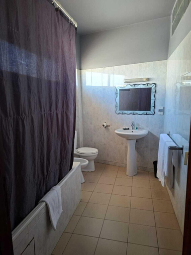 Bathroom 4, hotel BARAKA, Dakar