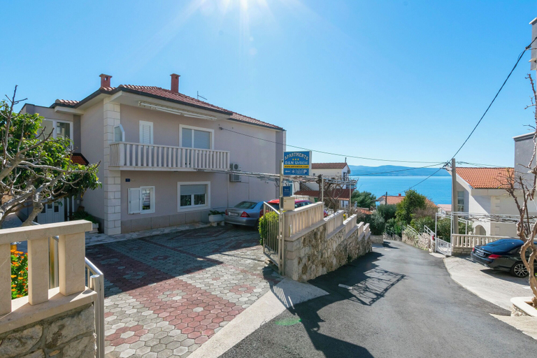 Building design 4, Apartments Urlicic, Omiš