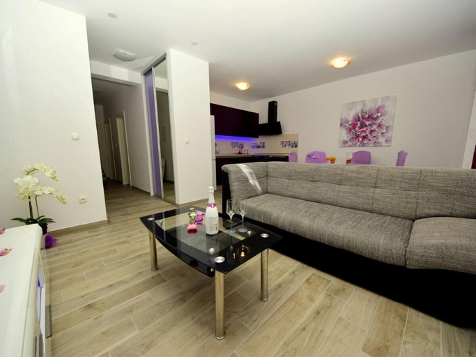 Others 5, Apartment Memi, Trogir