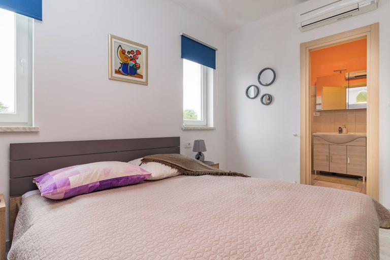 Room 5, Villa May, Tinjan