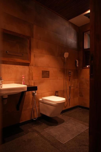 Bathroom 2, Miraaya Sundara Island Villa, Alappuzha