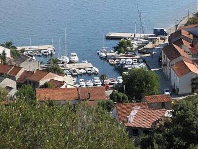 Marina 5, House Vese, Sali