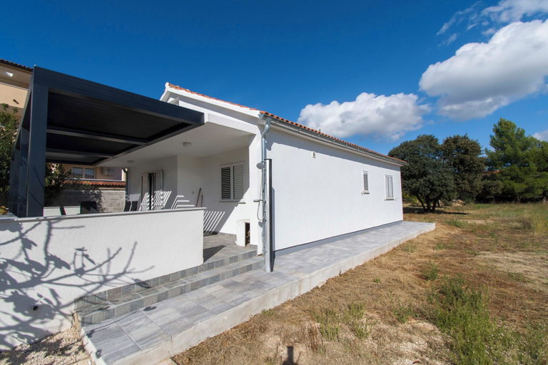 Building design 2, House Branka, Vir