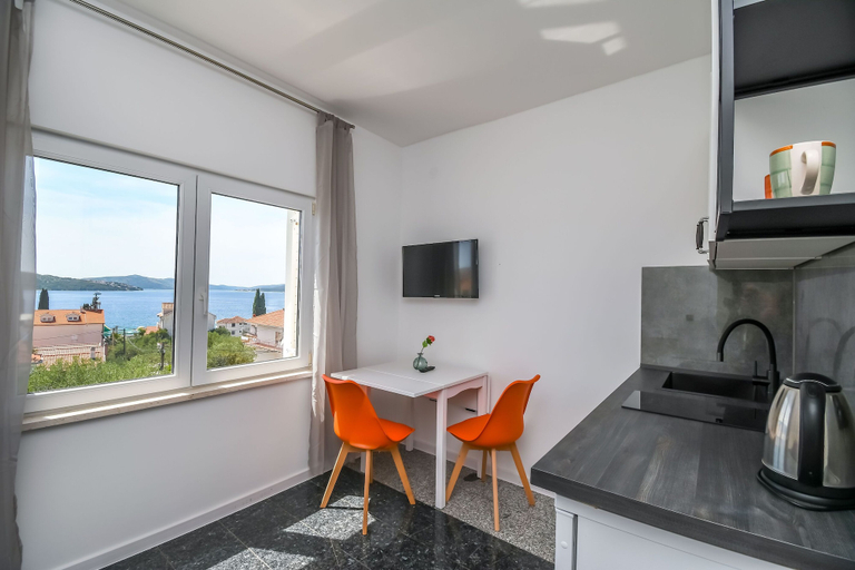 Others 5, Apartments Jadran, Okrug