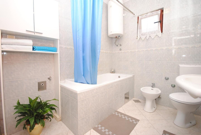 Bathroom 4, Apartment Ivanka, Kaštela