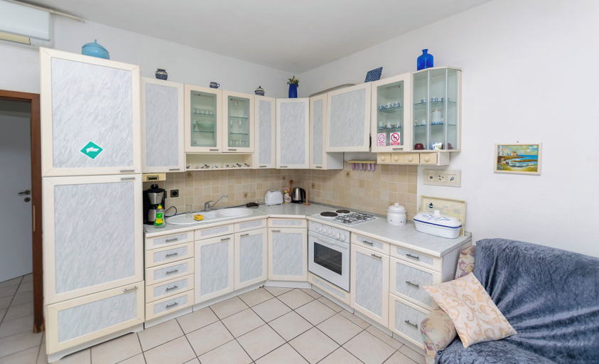 Private kitchen 3, Apartments First row, Korčula