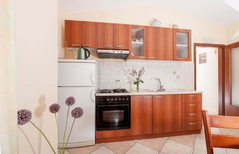 Others 4, Apartment Ivan, Sali