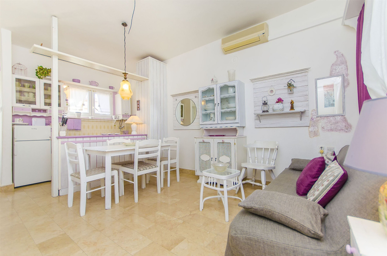 Private kitchen 5, Apartments Duga, Okrug