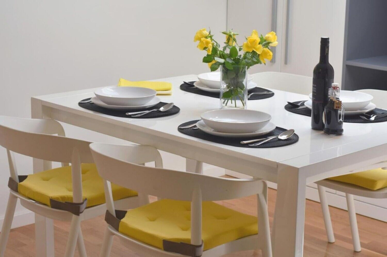 Dining, Apartment Leo, Ploče