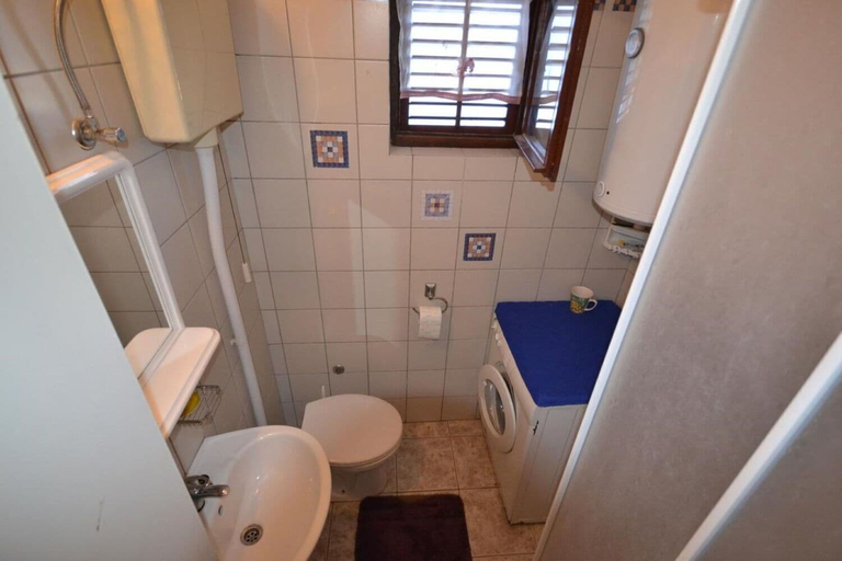 Bathroom, Apartment Pavlo, Postira
