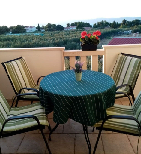 Others 4, Apartment Lado, Supetar