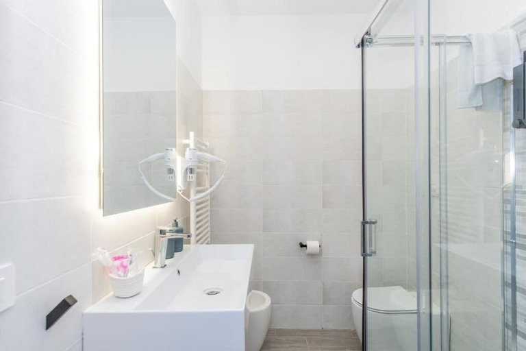 Bathroom 2, Bisuite Rooms, Napoli