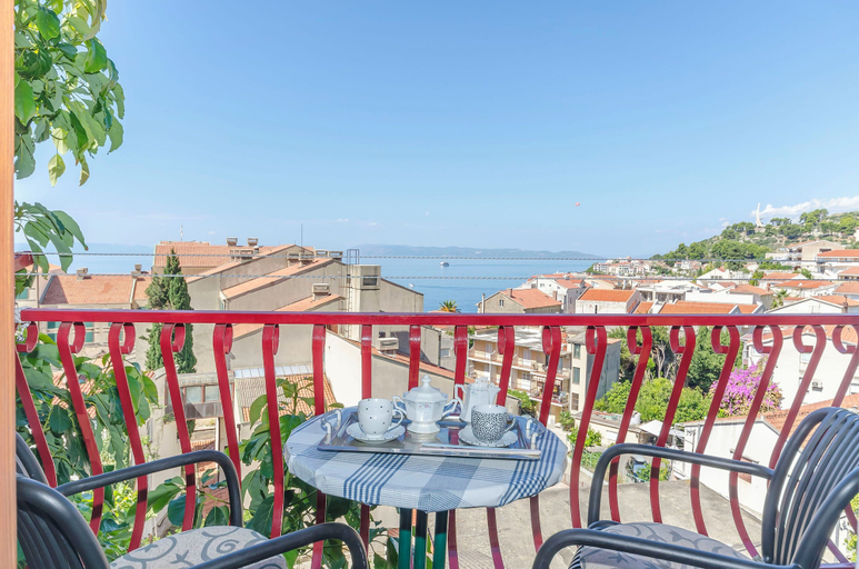 Others 5, Apartments Natasa, Podgora