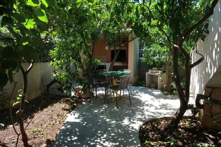 Courtyard 3, Apartments Brti, Supetar