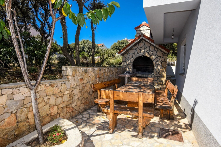 Others 5, Apartments Ned, Pag