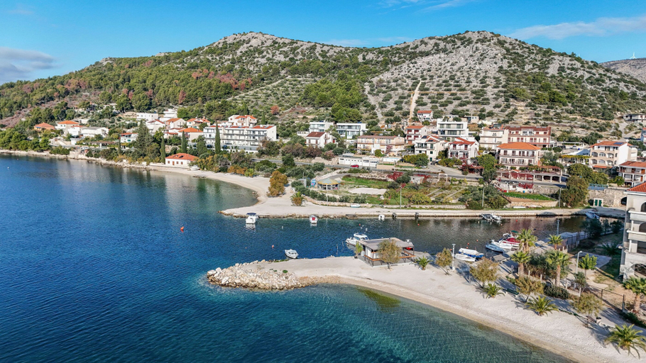 Aerial view, House Vesnad, Seget