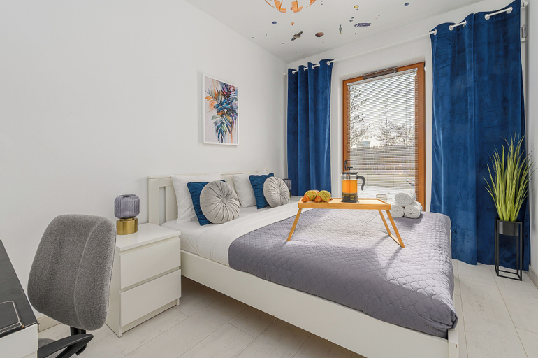 Room 5, Lumina Family apartment with patio, Warsaw