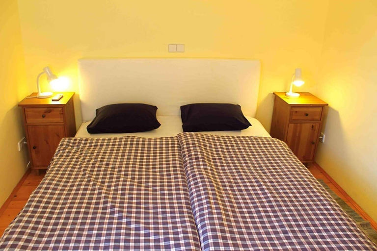 Room 5, House Davor, Sutivan